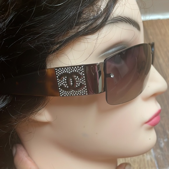 Chanel - Picture 10 of 10